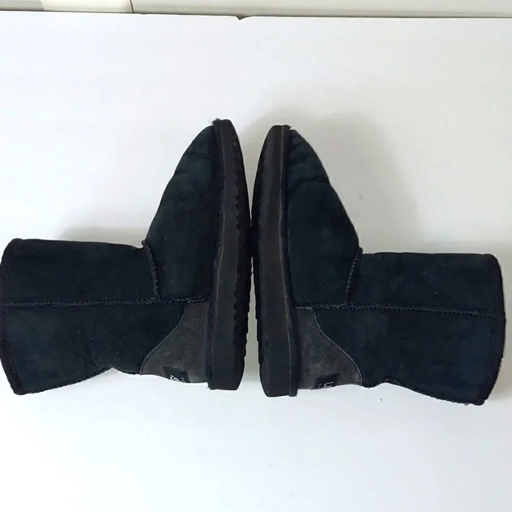UGG Classic Short Black Boots Sz 2
